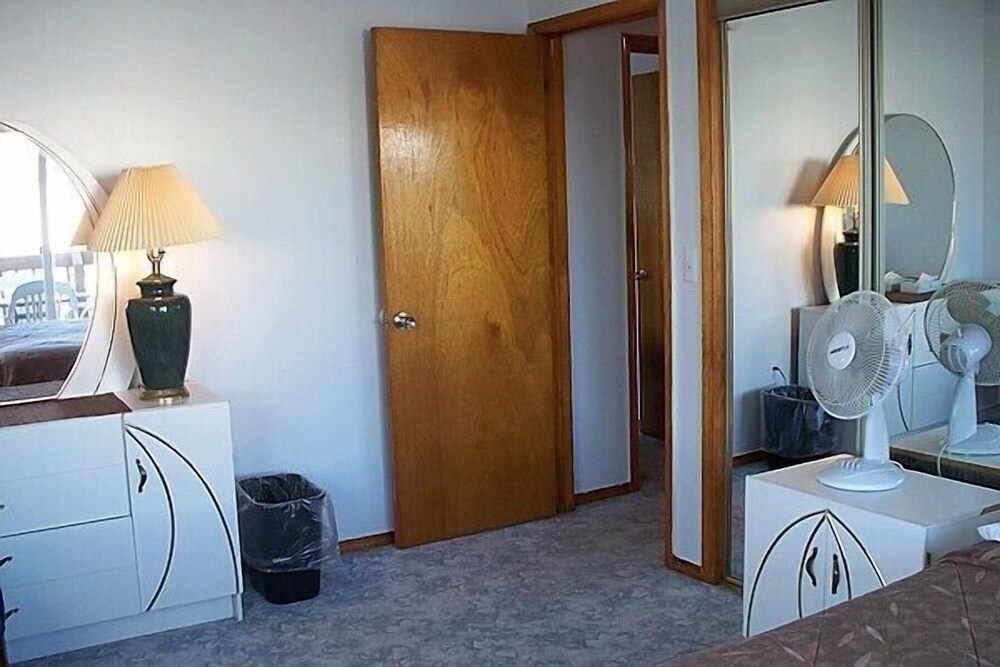 Aquarius Arms Motel - photo 15