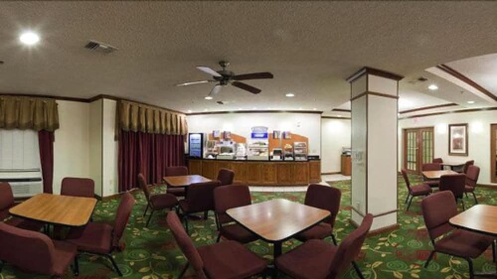 Holiday Inn Express & Suites Plainview by IHG - photo 16