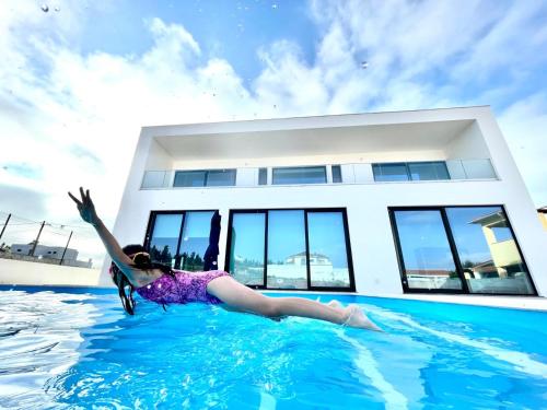 Casa Iroko a modern villa with private pool in a quiet area — 4-Star Luxury Hotel in Nadadouro, Portugal