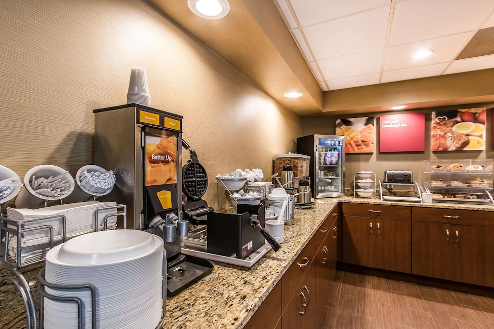 Comfort Suites Effingham Central - photo 32