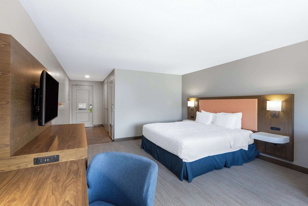 Hampton Inn & Suites Casper - photo 12