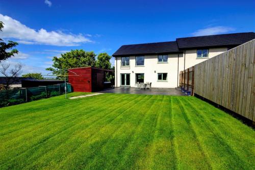 Aurora Self Catering Kirkwall Quiet Location with Luxury Hot Tub — hotel near Kirkwall Airport