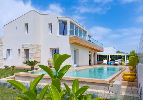 Villa TinaDea — 4-Star Luxury Hotel in Pozzallo, Italy