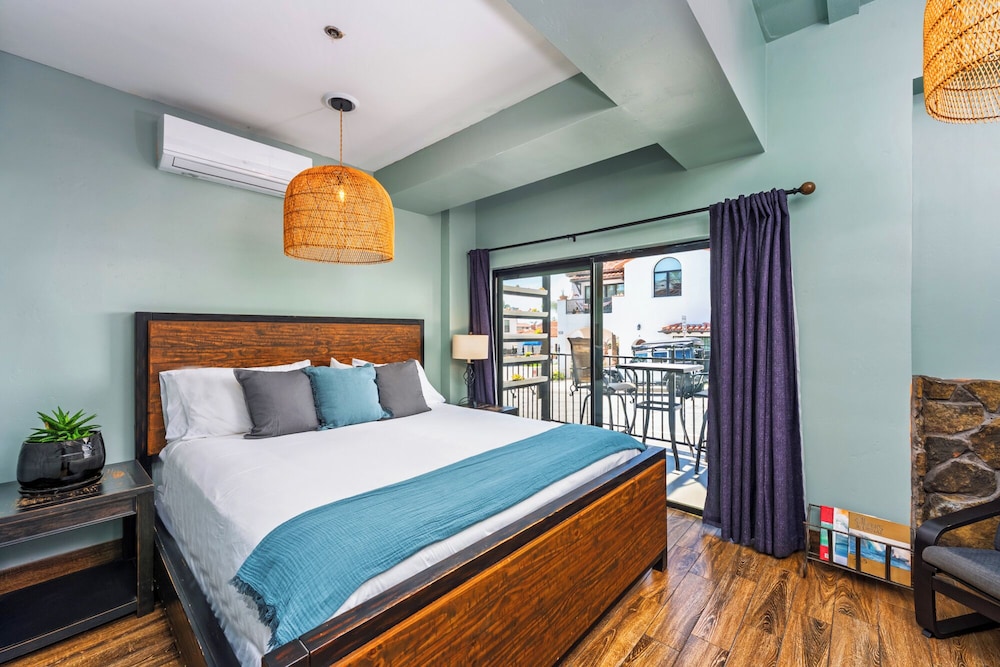 Nomads Hotel Near San Clemente Pier - photo 16