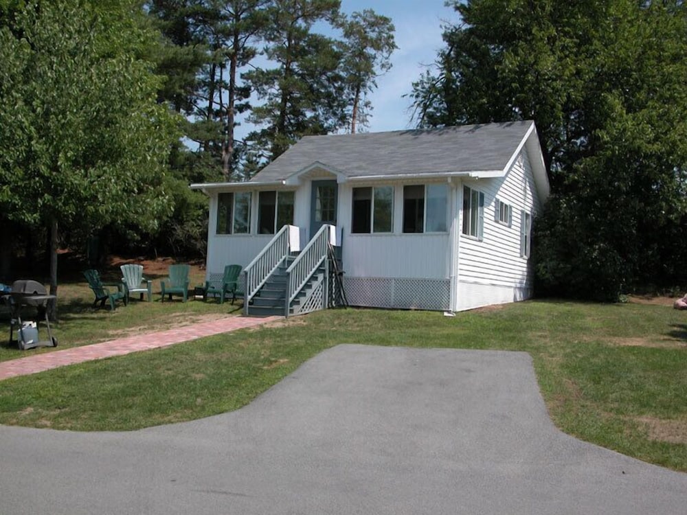 West Winds Motel & Cottages - photo 50