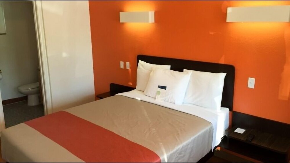 Travelodge by Wyndham Sacramento Convention Center - photo 3