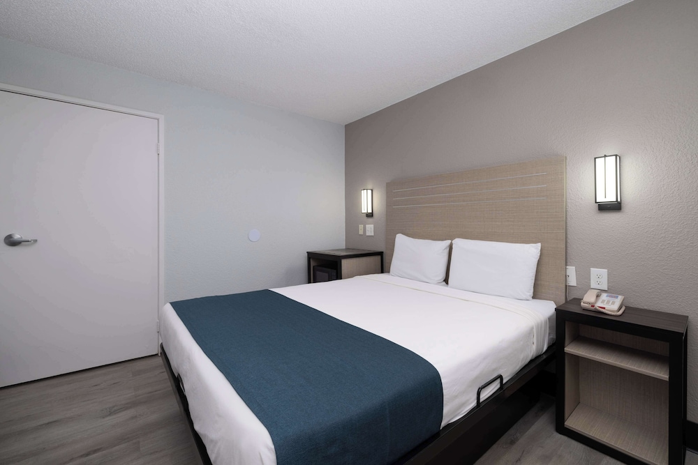 Motel 6 Tempe AZ Broadway ASU - photo 4