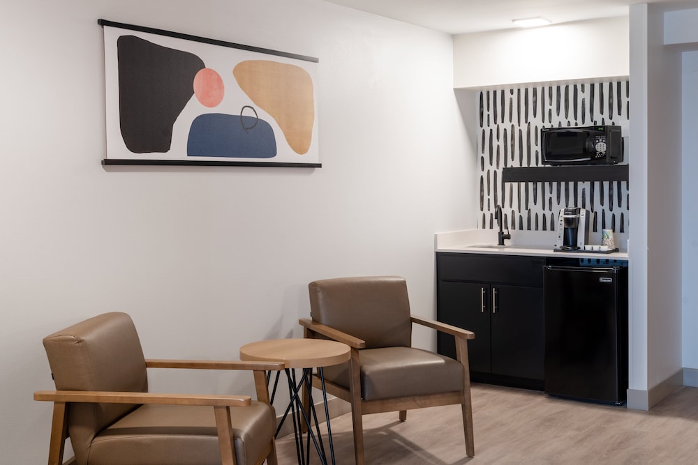 Atwell Suites Austin Airport by IHG - photo 16