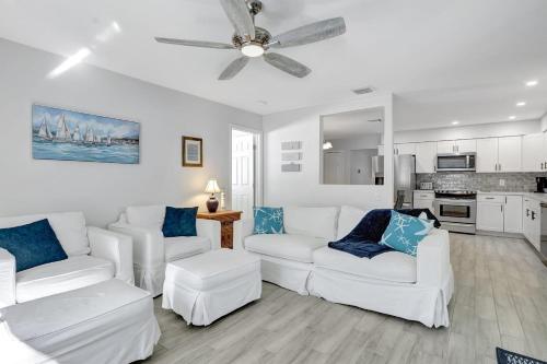 Bungalow Close to Naples Beaches — 4-Star Luxury Hotel in Naples, United States