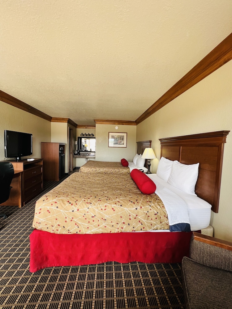 Cattle Country Lodge - photo 12