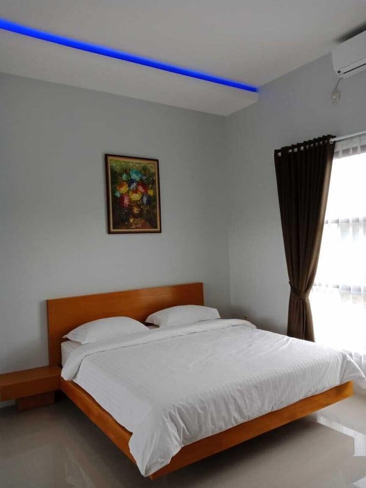 Villa Fahim 2 Puncak 4 Bedroom — Caringin — photo 5