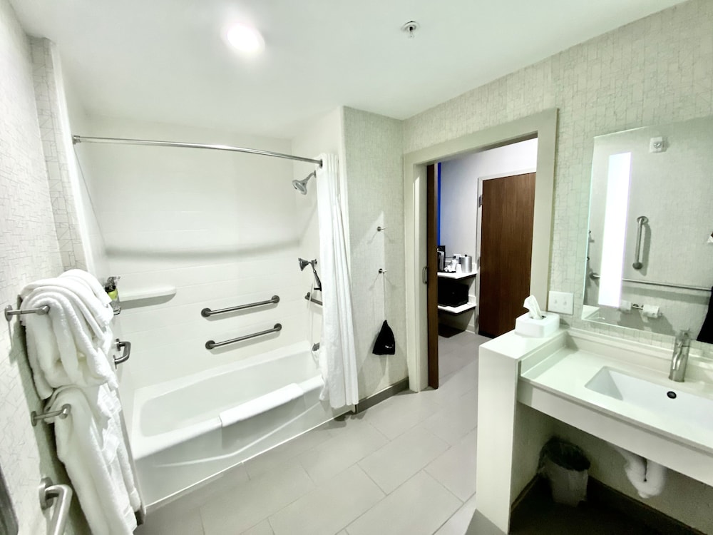 Holiday Inn Express Pineville Alexandria Area by IHG - photo 44