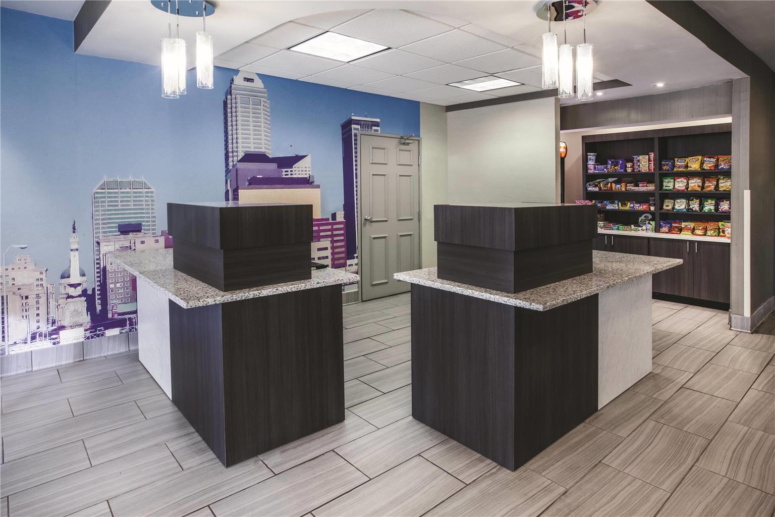 La Quinta Inn by Wyndham Indianapolis North at Pyramids - photo 4