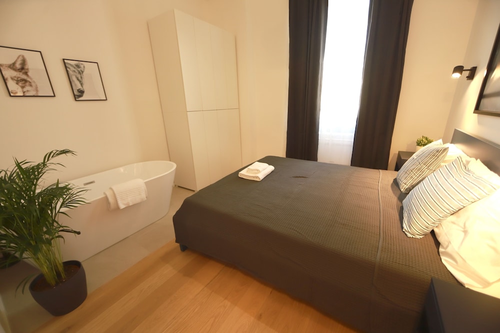 Giulio Cesare Casa Palmeri — 4-Star Luxury Hotel in Rome, Italy