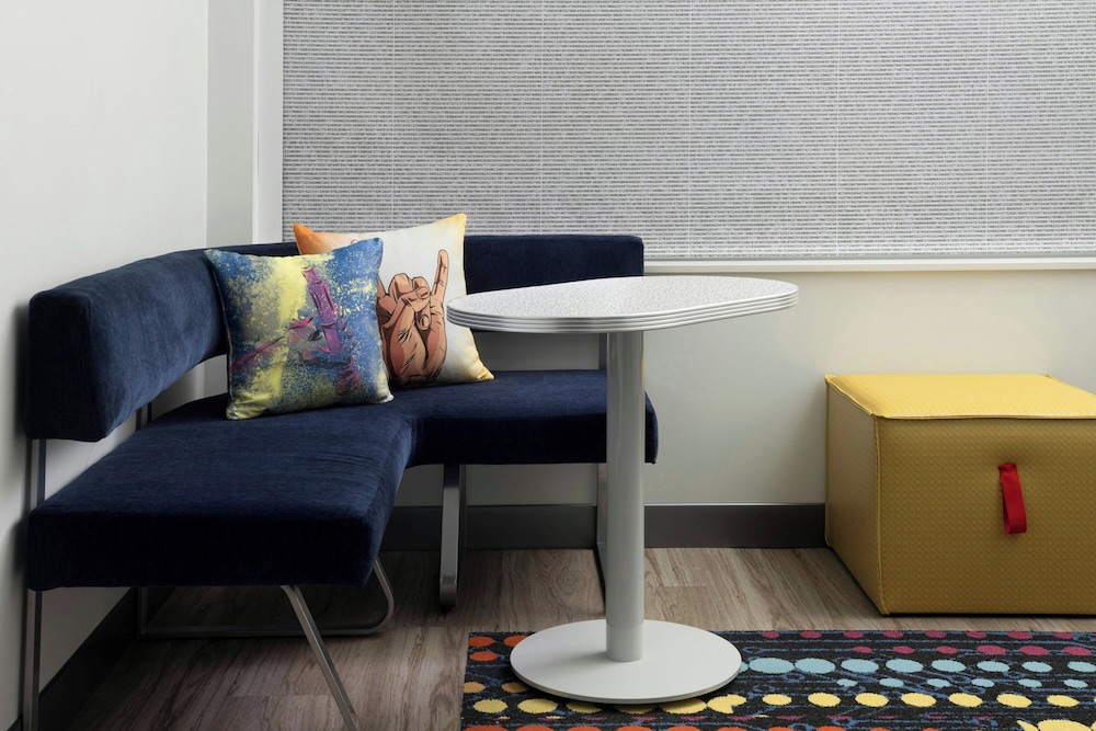 Aloft Waukee - photo 7