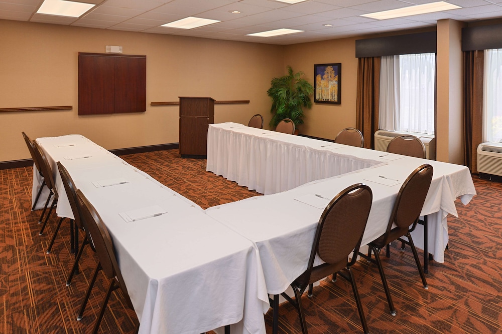 Hampton Inn Carbondale - photo 35