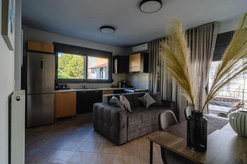 #T33 Chic 2BR apartment in the centre of Volos — 4-Star Luxury Hotel in Volos, Greece