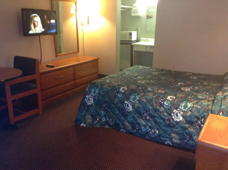 Inn Between The Hedges - photo 3