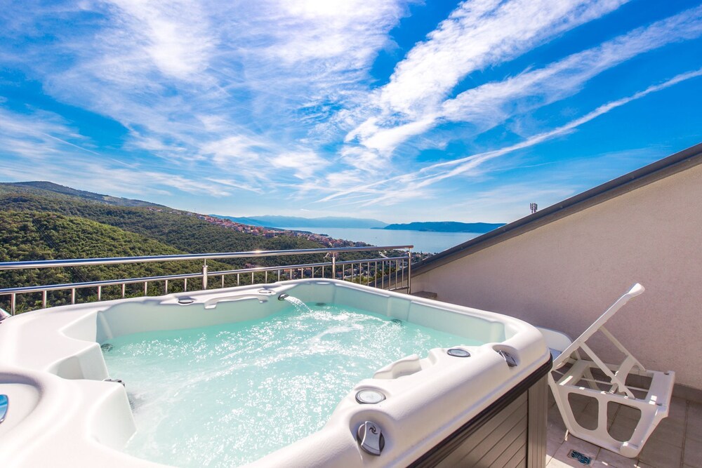 Apartment Dario — 4-Star Luxury Hotel in Crikvenica, Croatia