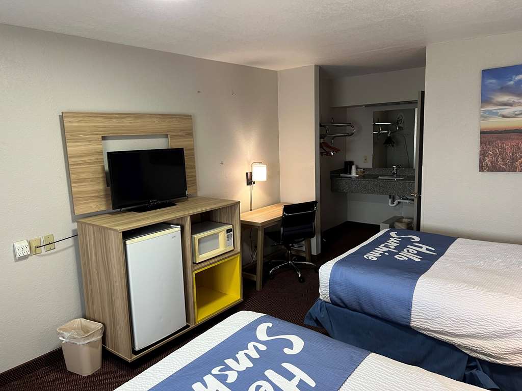 Days Inn by Wyndham Pratt - photo 9