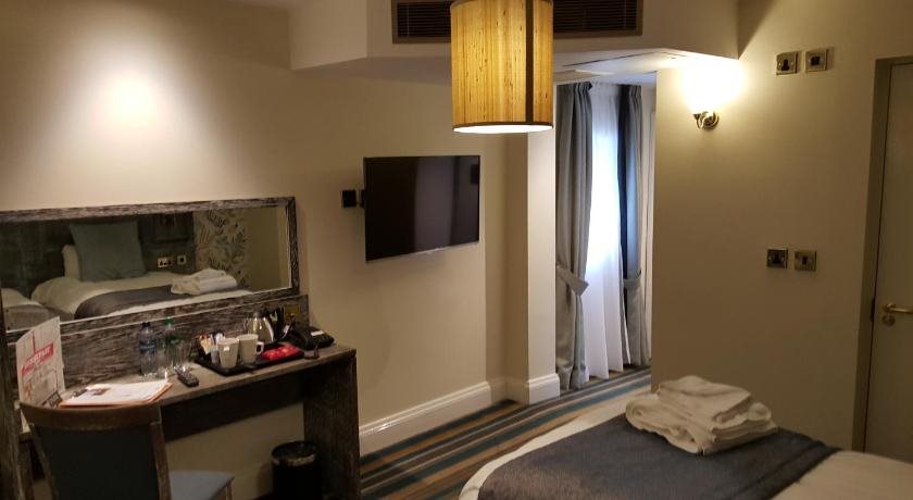 The Hippodrome Wetherspoon - carbon neutral hotel in March