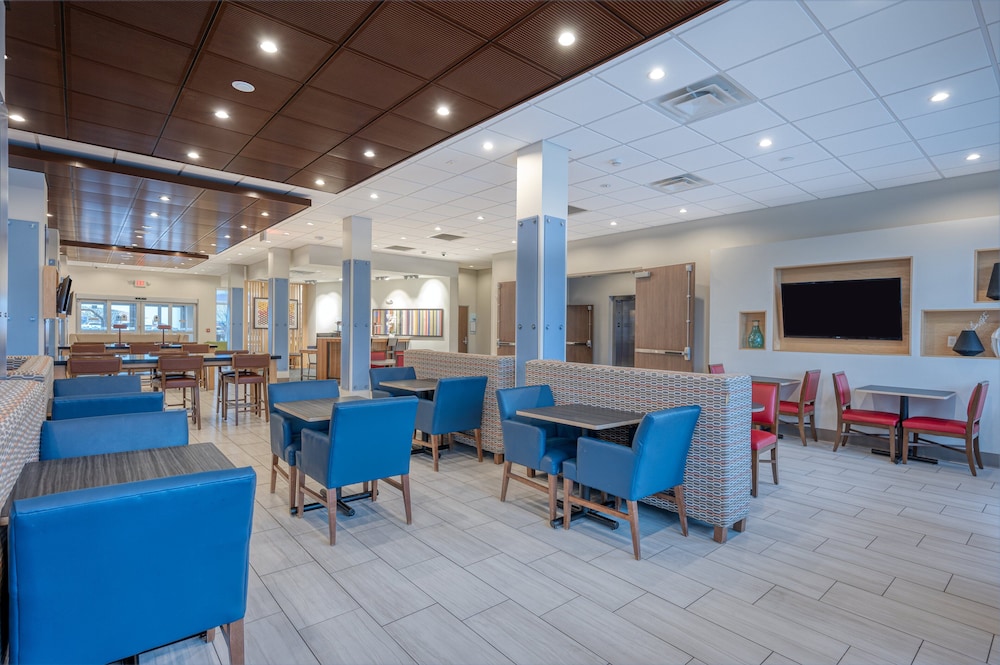 Holiday Inn Express & Suites St. Louis Chesterfield by IHG - photo 37