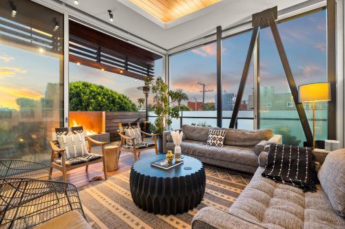 Venice Rooftop 5bd 4 bt steps from the beach — 4-Star Luxury Hotel in Los Angeles, United States