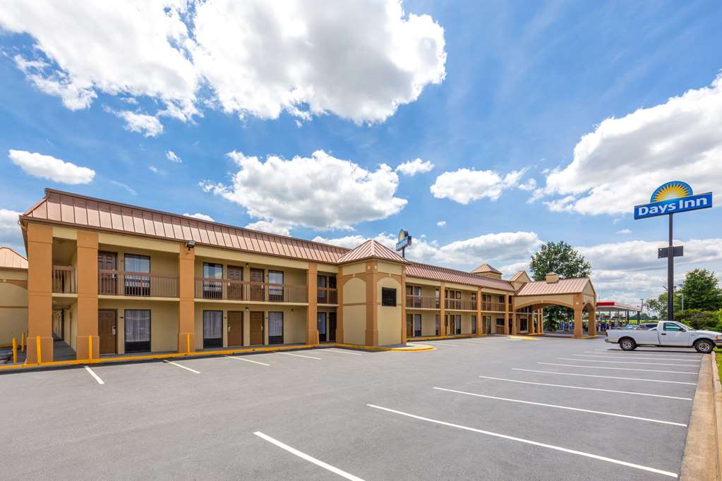 Days Inn by Wyndham Oak Grove Ft. Campbell - featured photo