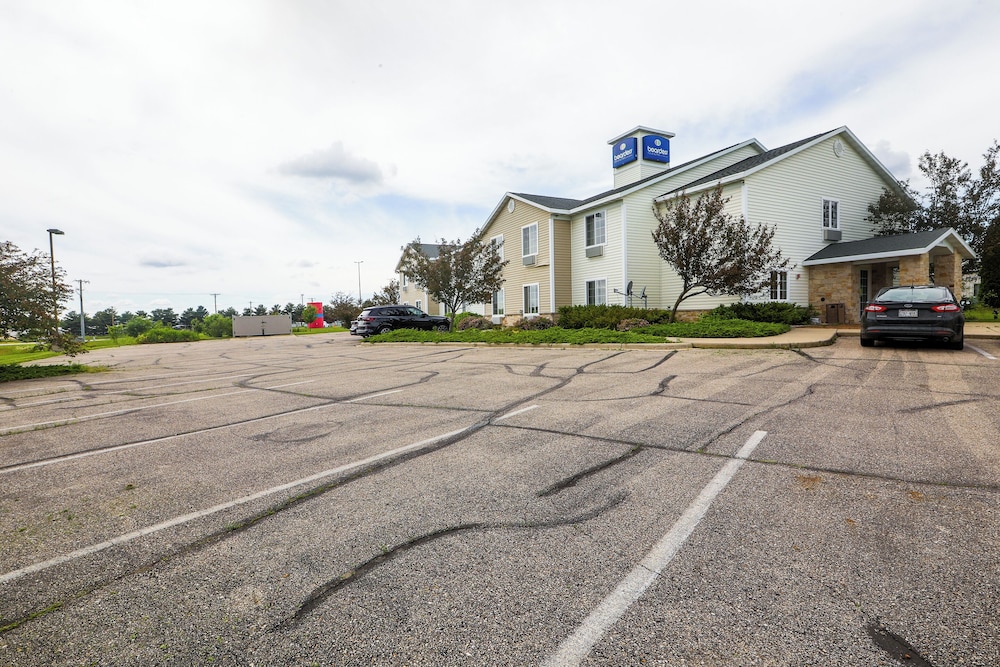 Evansville Inn & Suites By OYO - photo 46