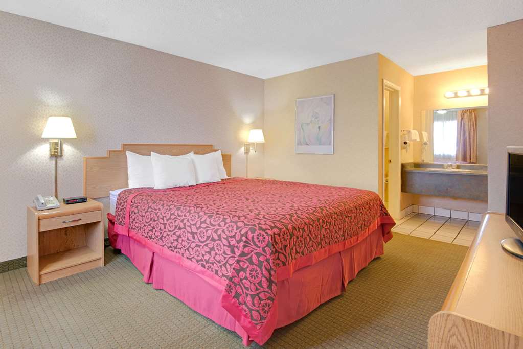 Days Inn by Wyndham Albuquerque City Center - photo 9