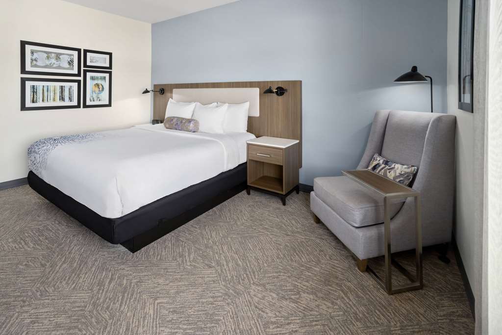 La Quinta Inn & Suites by Wyndham Locust Grove - photo 20
