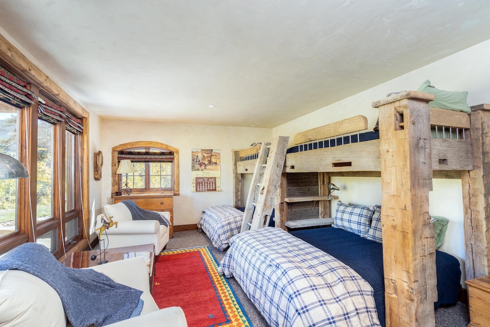 Hilltop Hideaway Expansive Views From This Private Estate Hot Tub Pool Table - photo 21