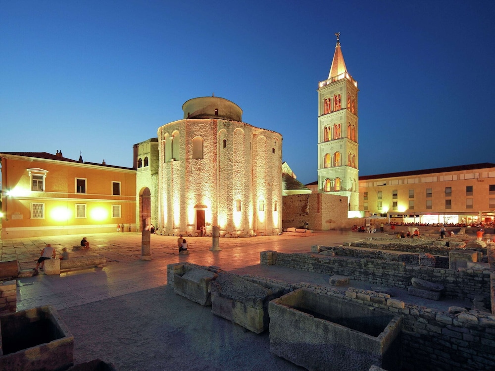 Holiday Home Ikka with swimming pool — 4-Star Luxury Hotel in Pridraga, Croatia