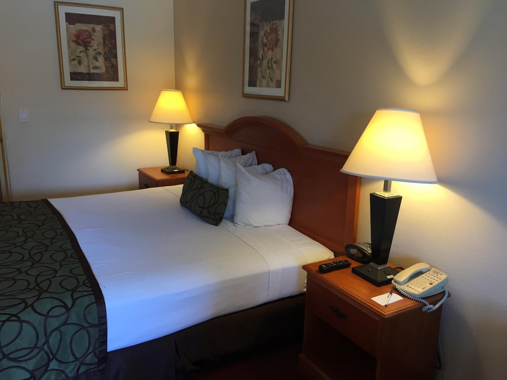 Chula Vista Inn - photo 18