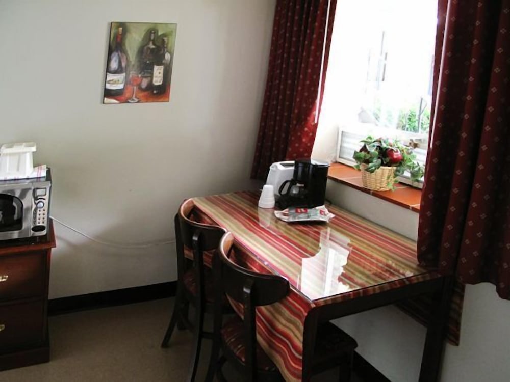 Hudson Manor Inn - photo 16