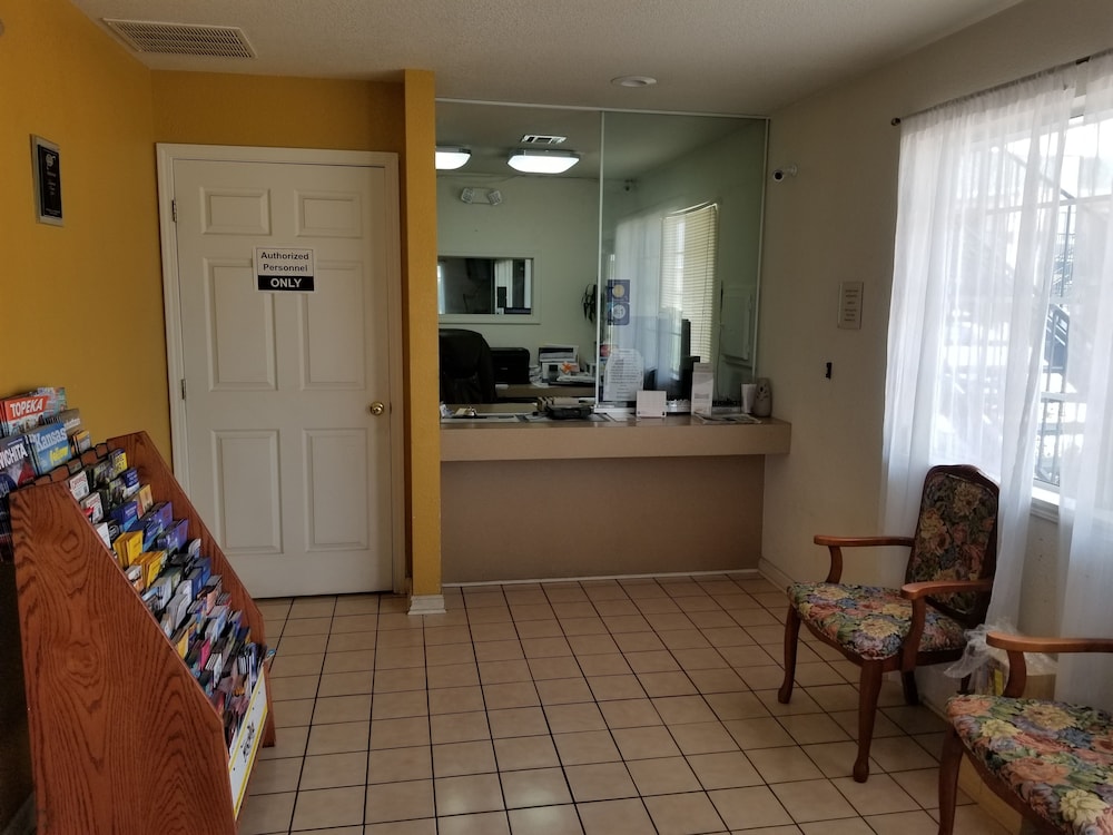 Rodeway Inn Goddard - photo 3