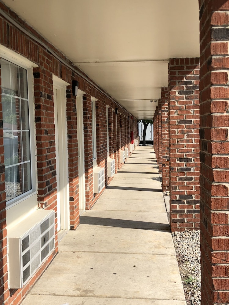 Travelodge by Wyndham Canton Livonia Area MI - photo 19