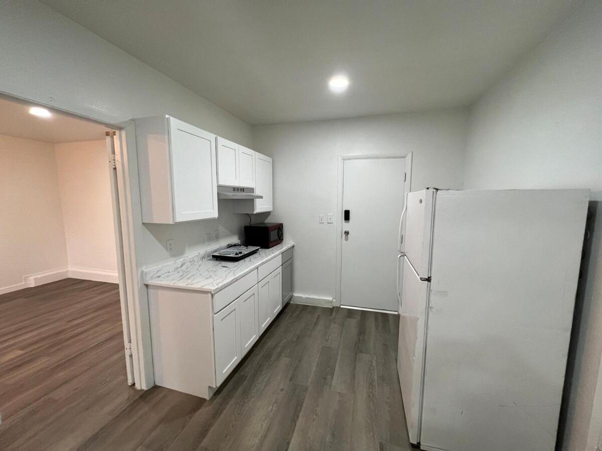 Vegas Apt 8 Mins to The Strip Free Parking