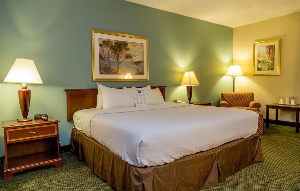 Ramada Plaza Rochester Airport - photo 12