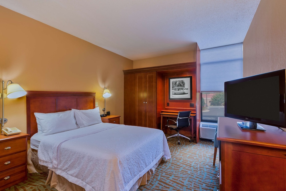Hampton Inn Hendersonville - photo 21