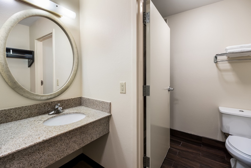 Red Roof Inn Murfreesboro - photo 13