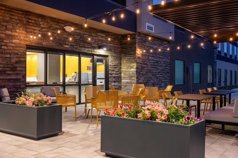 Home2 Suites By Hilton Ames - photo 33