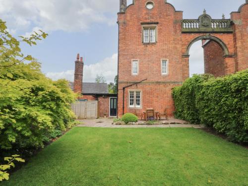 South Tower Cottage — 5-Star Luxury Hotel in Macclesfield, United Kingdom