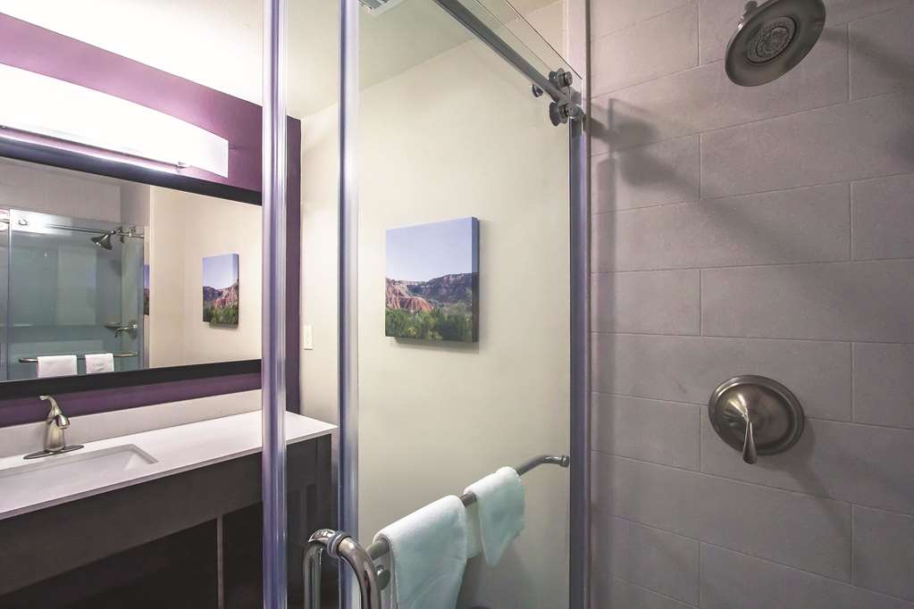 La Quinta Inn & Suites by Wyndham Pampa - photo 28