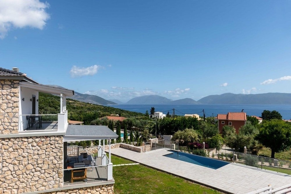 White Villas Karavomilos — 4-Star Luxury Hotel in Kefalonia, Greece