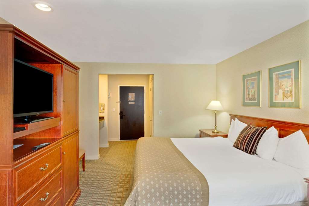 Ramada by Wyndham Draper - photo 6