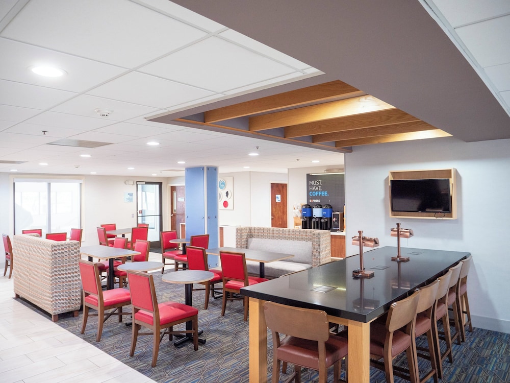 Holiday Inn Express & Suites Greenville Airport by IHG - photo 62