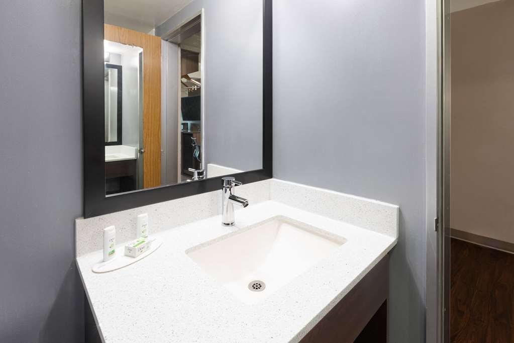 Baymont by Wyndham Bay City - photo 16