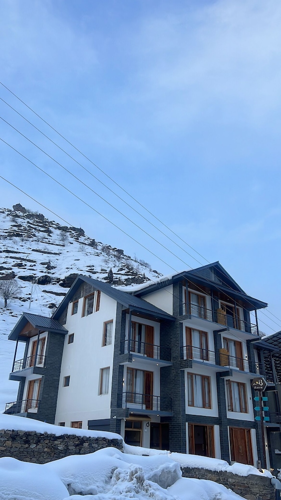 The Bulevar Whispering Willow - carbon neutral hotel in Manali