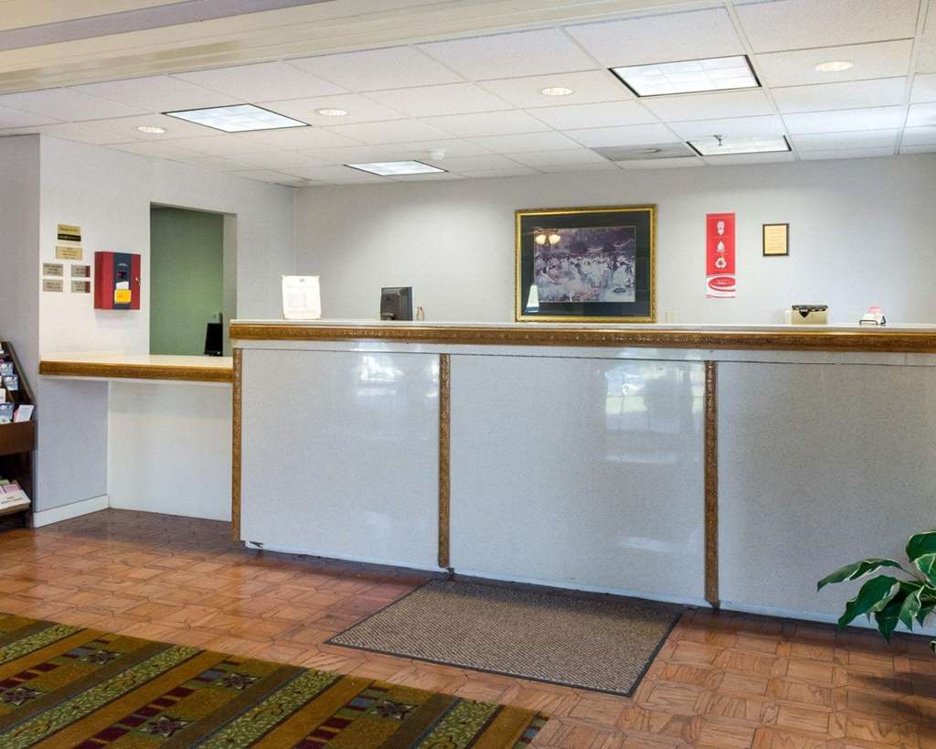 Econo Lodge Canton I 55 - photo 4